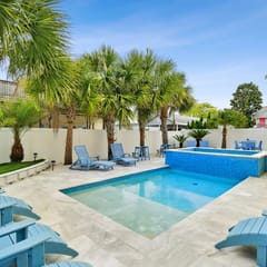Paradise Palms | Pool, Spa & Beach Chair Setup
