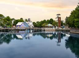 Venetian Boardwalk | LSV, Canal & Pool