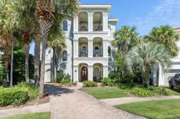 Ballamore Beach Haven | Elevator, Spa & Pool