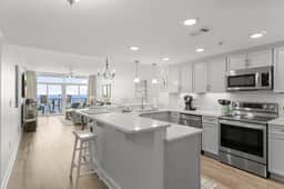 Jade East 1530 | Pool, Spa & Pickleball