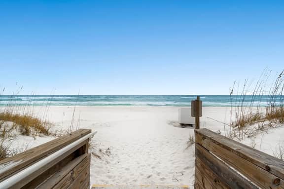 Mainsail Breeze | Gulf Views & Beach Service