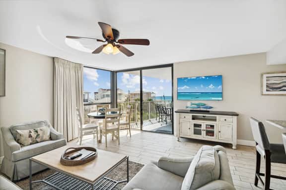 Mainsail Breeze | Gulf Views & Beach Service