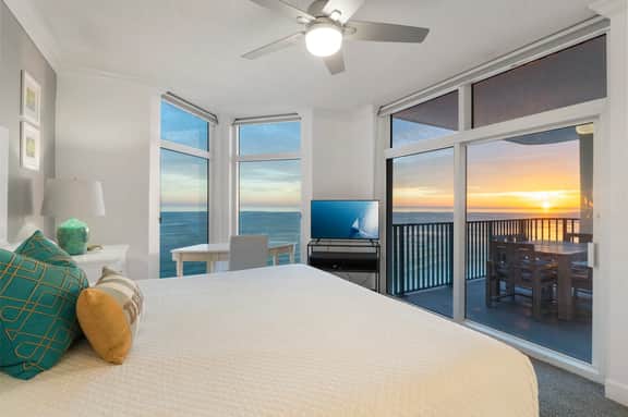 Jade East 1640 | Pool, Gym, Spa & Pickleball