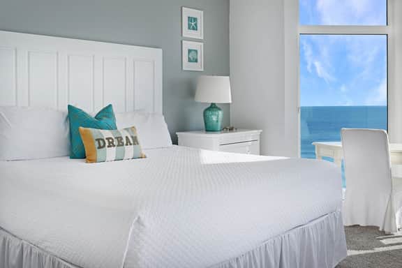 Jade East 1640 | Pool, Gym, Spa & Pickleball