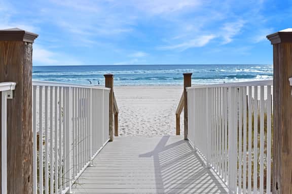 Jade East 1530 | Pool, Spa & Pickleball