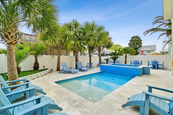 Paradise Palms | Pool, Spa & Beach Chair Setup