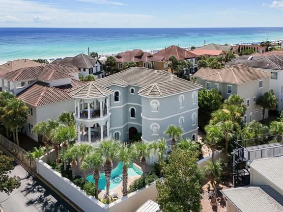 Ballamore Beach Haven | Elevator, Spa & Pool